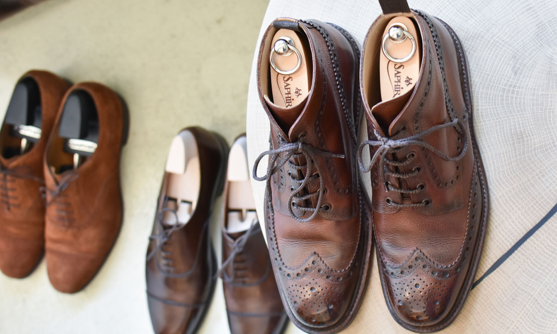 Different models Schuhspanner in Leder Schuhe